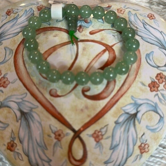 Jade Colored Glass Elastic Stretch Bracelet - Picture 1 of 3